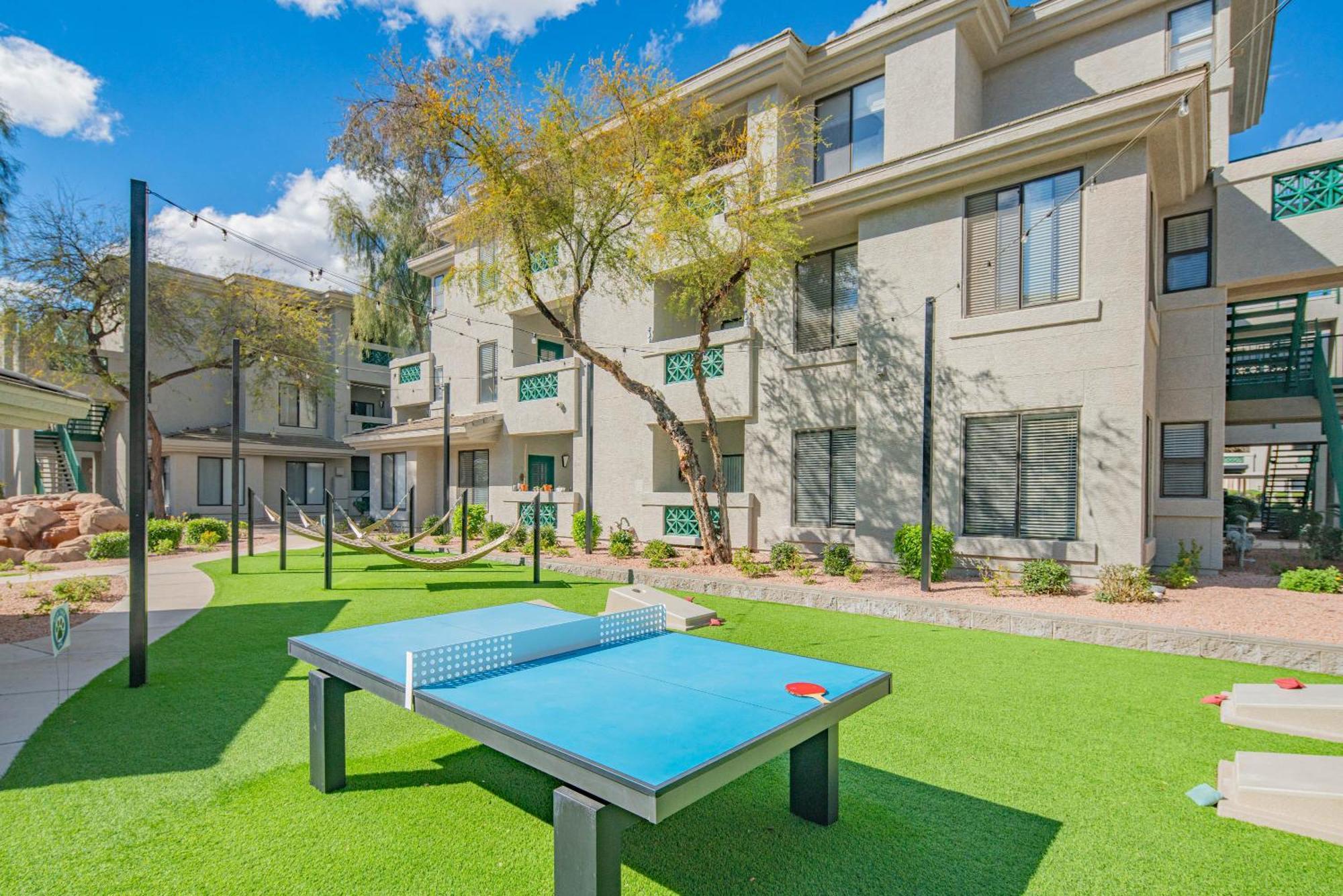 Walkout Patio-views -walk To Upscale Shops &dining - 170 Apartment